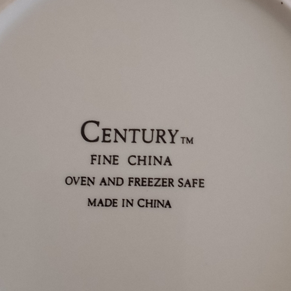 Christmas Tree Plate with gold trim - Picture 7 of 8